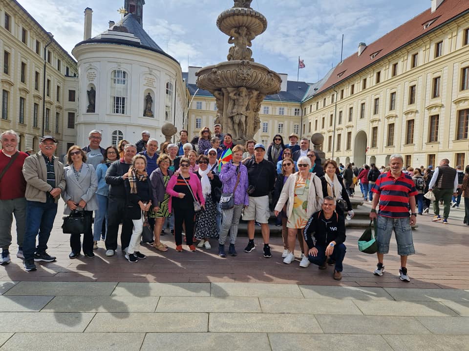 Guia em Praga Tania com o grupo de brasileiros de Minas Gerais